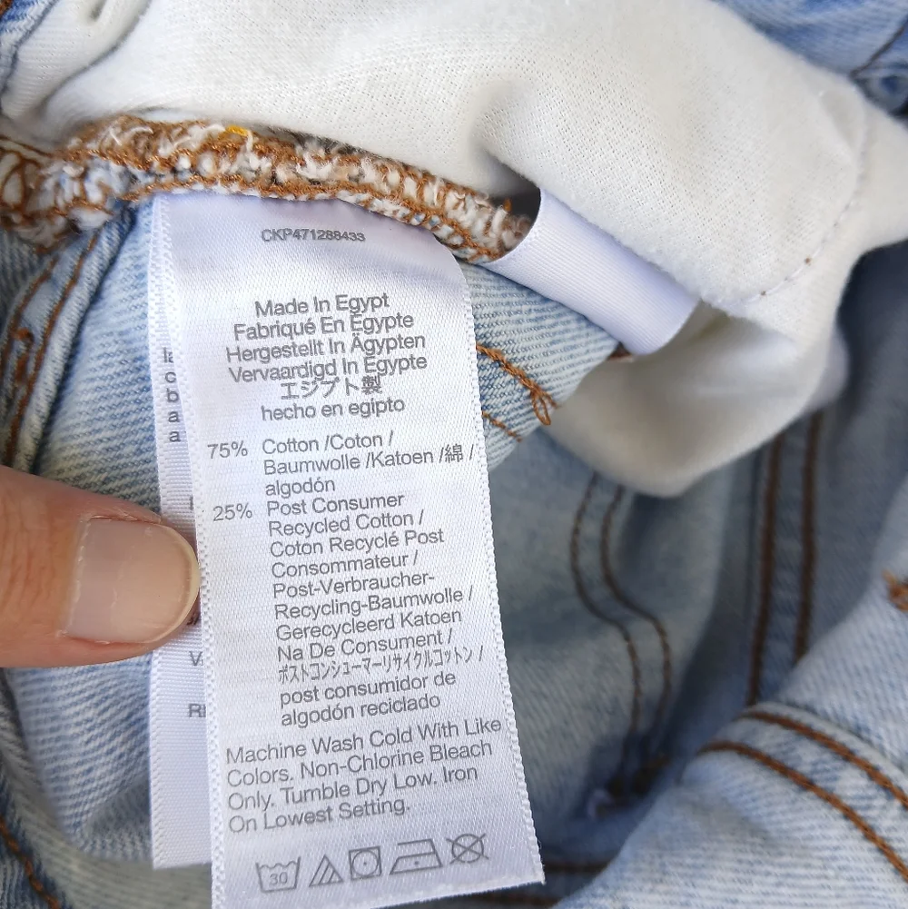 Madewell The Mom Jean Short Distressed Lightwash